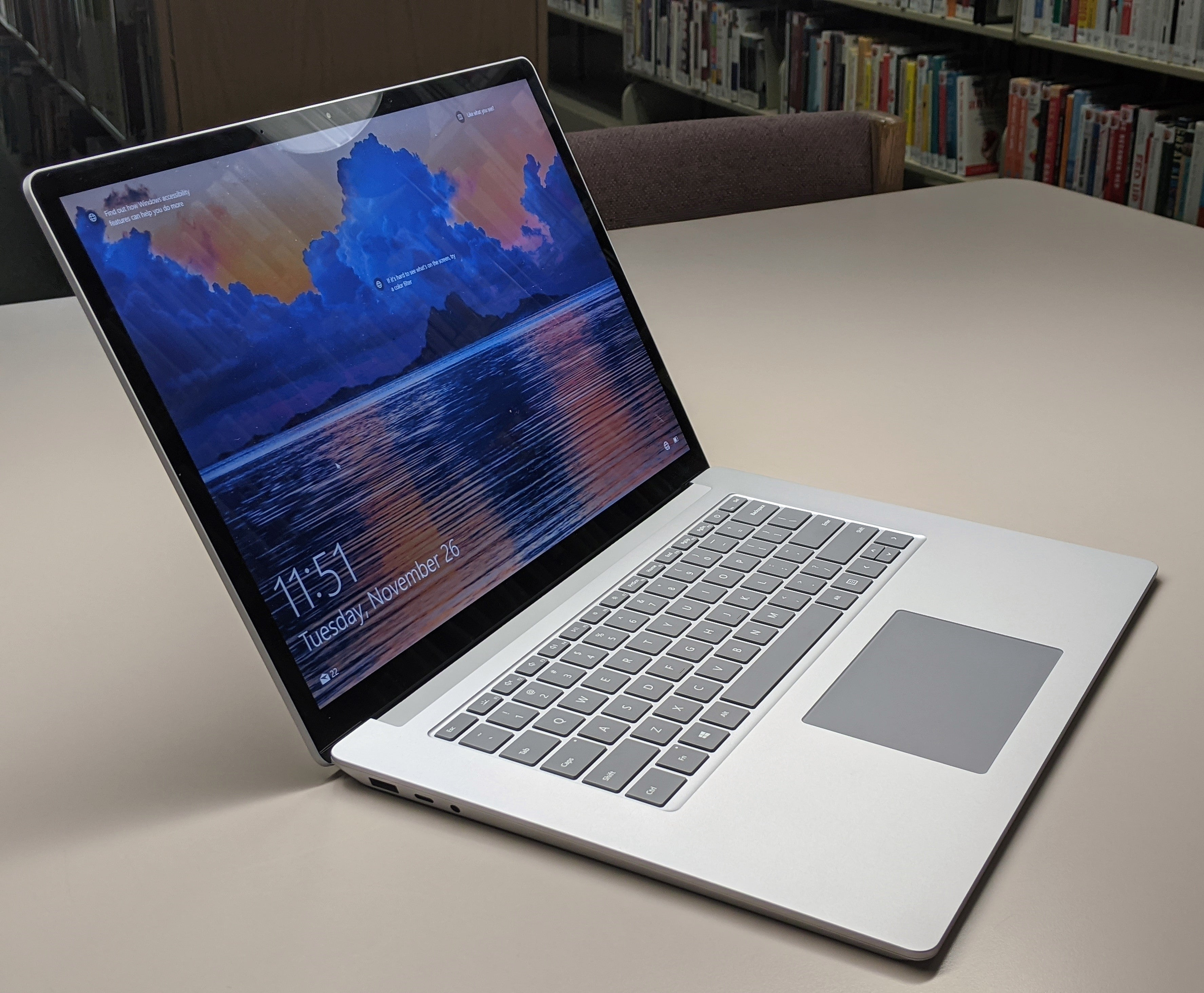 Visaptveroši datoru remonta pakalpojumi Rīgā, Latvijā: galddatoriem, klēpjdatoriem, spēļu datoriem un Chromebook ierīcēm. Pakalpojumi ietver aparatūras uzlabojumus, videokaršu remontu, ūdens bojājumu novēršanu, vīrusu noņemšanu, SSD instalāciju un klēpjdatoru ekrāna remontu.